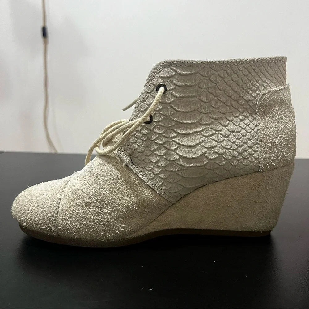 Toms Grey Suede Lace-Up Ankle Booties Women’s 7